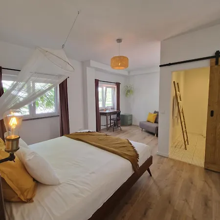 Coliving & Cowork In Ericeira By Barefoot Portugal بيت خشبي