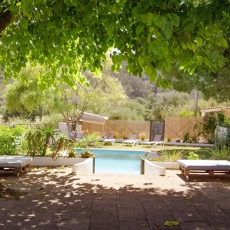 Coliving & Cowork In Ericeira By Barefoot Portugal אכסניה