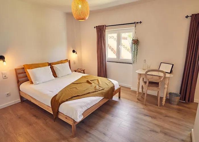 Coliving & Cowork In Ericeira By Barefoot Portugal אכסניה *