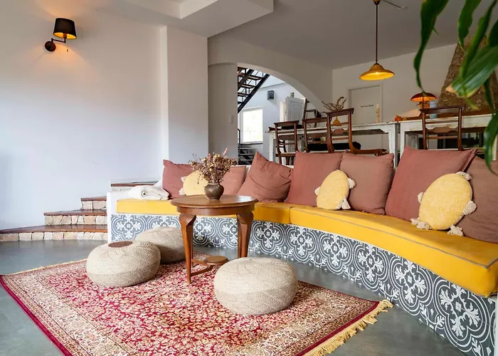 Coliving & Cowork In Ericeira By Barefoot Portugal אכסניה