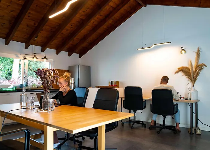 Coliving & Cowork In Ericeira By Barefoot Portugal אכסניה Santo Isidoro