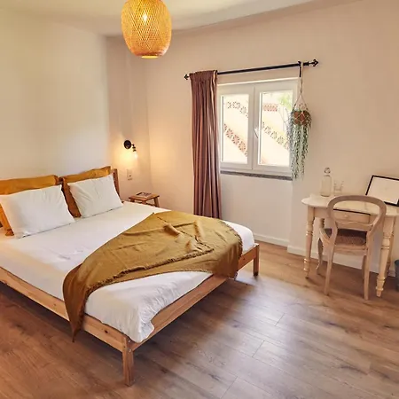 Coliving & Cowork In Ericeira By Barefoot Portugal Lodge *