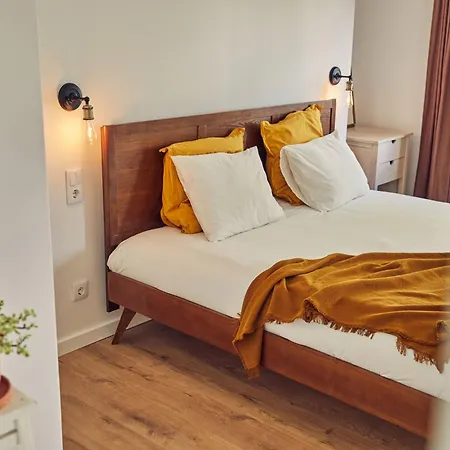 Coliving & Cowork In Ericeira By Barefoot Portugal Lodge *