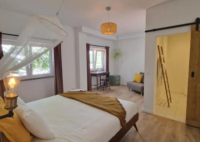 Coliving & Cowork In Ericeira By Barefoot Portugal Деревянный коттедж