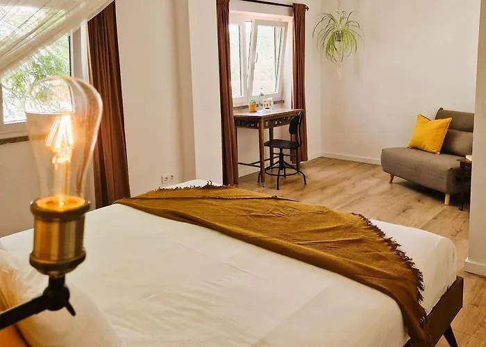 Coliving & Cowork In Ericeira By Barefoot Portugal Деревянный коттедж