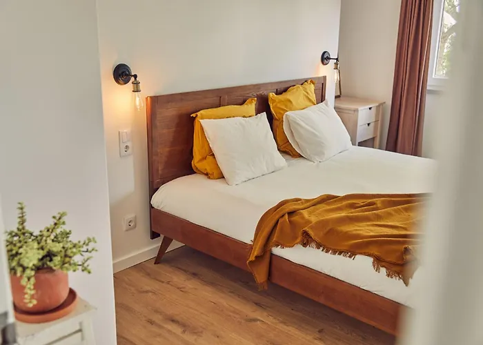 Coliving & Cowork In Ericeira By Barefoot Portugal Деревянный коттедж *